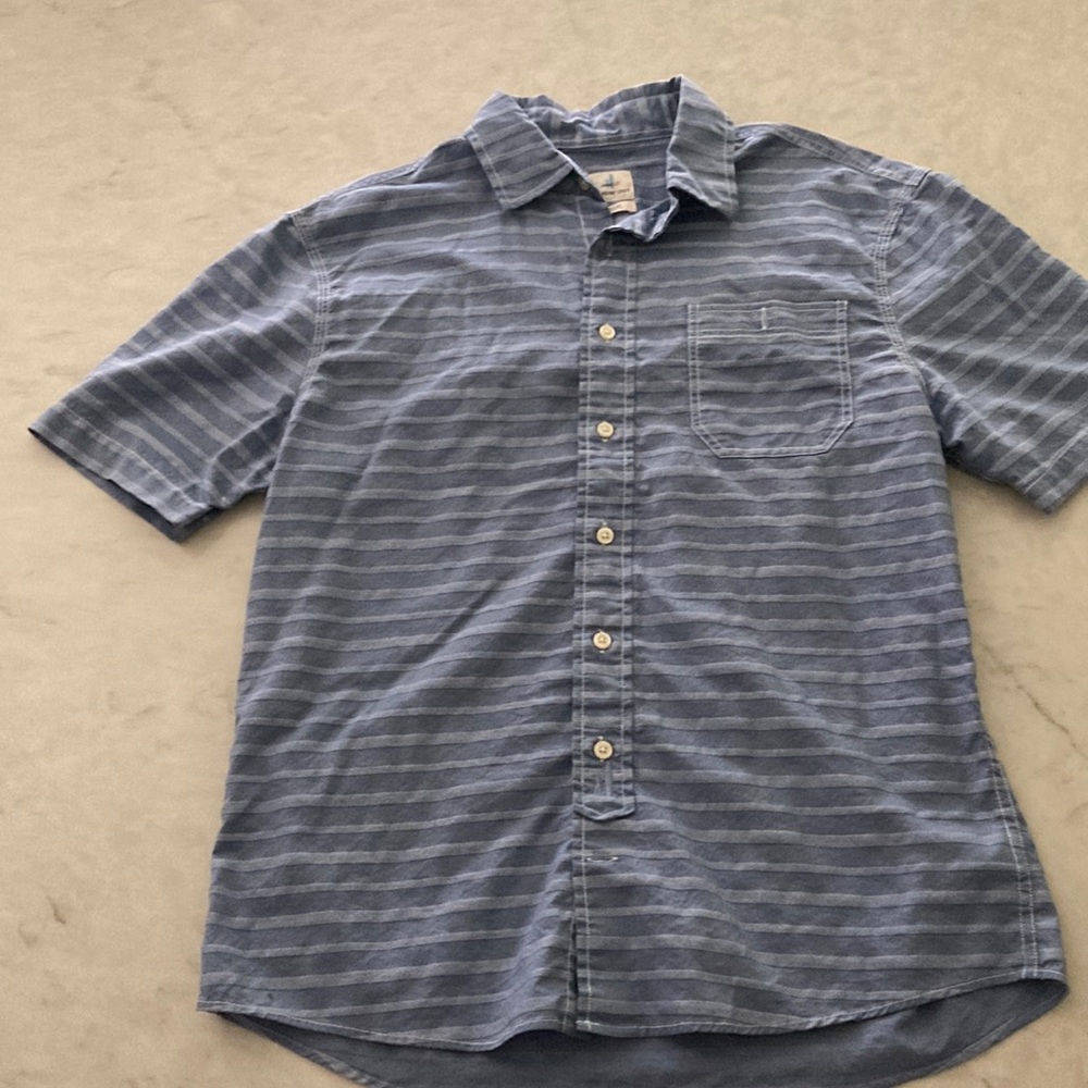 Johnnie-o hangin out button down